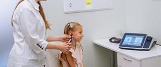 Hearing Loss in Children: Early Signs, Diagnosis and Cochlear Implants Hearing Loss in Children: Early Signs, Diagnosis and Cochlear Implants